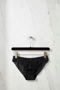 Noir Lumière slip op hanger