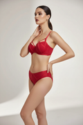 Rood lingerie setje op model